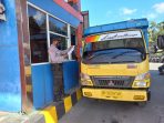 Polisi lakukan Pengamanan di Loket Tiket Pelabuhan lembar (1)