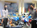 Polres Lobar tenggelamkan motor bodong (4) Polres Lobar tenggelamkan motor bodong