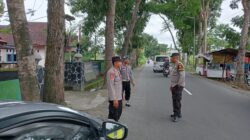 Patroli Siang Polsek Gerung, Pantau Cuaca dan Berdialogis dengan Warga