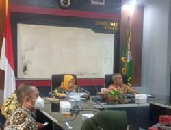 Abrasi di Pantai Induk, Wakil Bupati Lobar Hj. Sumiatun Minta Semua Pihak Serius dalam Penanganannya