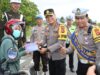 Ops Keselamatan, Kapolres Lombok Barat AKBP Bagus Nyoman Gede J Bagikan Helm