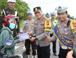 Operasi Keselamatan Rinjani Polres Lombok Barat, Bagikan Helm Gratis dan Buku Panduan Keselamatan Berlalulintas