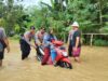 Siaga Bencana Banjir di Sekotong, Personel Polres Lombok Barat Turun Berjibaku Bantu Warga Terdampak