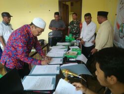 Bhabinkamtibmas dan Babinsa Amankan Rapat Pleno Penetapan DPT Desa Batu Putih