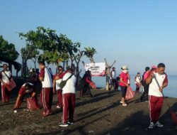 Bhayangkari Ranting Labuapi Gelar Kegiatan Bakti Sosial di Pantai Batas Senja II untuk Peringati Hari Bhayangkara ke-77