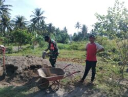 Babinsa Koramil 1606-10/Gangga Pro Aktif Bantu Masyarakat