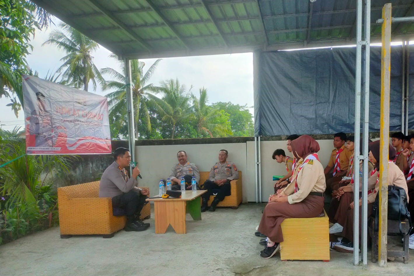 Kapolres Lombok Barat Gelar Kegiatan Jumat Curhat Bersama Saka Bhayangkara
