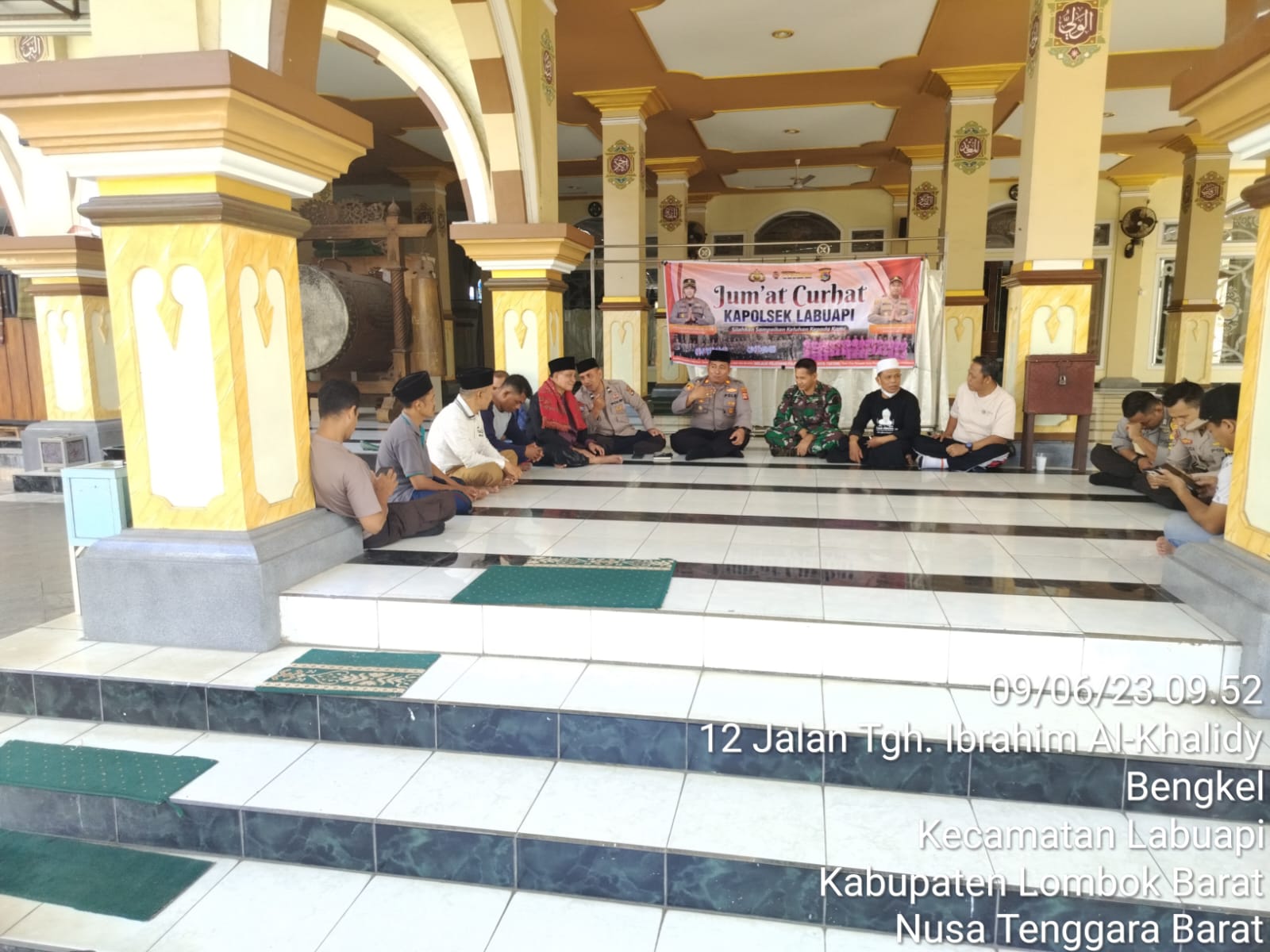 Kapolsek Labuapi Gelar Program Jumat Curhat di Masjid Jamiq Saleh Hambali Desa Bengkel