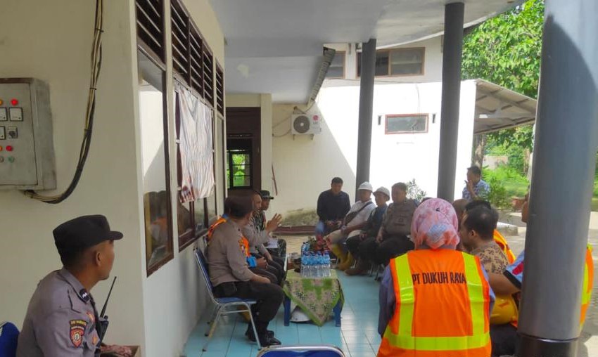 Polres Lombok Barat Menggelar Jumat Curhat Bersama Masyarakat di PT. Dukuh Raya