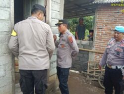 Polsek Sekotong Bantu Warga Tidak Mampu dan Lansia yang Sakit Melalui Kegiatan Jumat Sedekah
