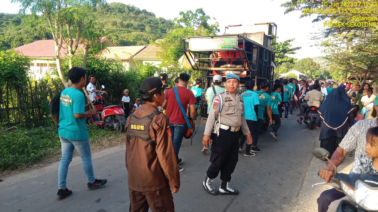 Polsek Sekotong dan Koramil 1606-06 Sekotong Lakukan Pengamanan Bersama dalam Nyongkolan