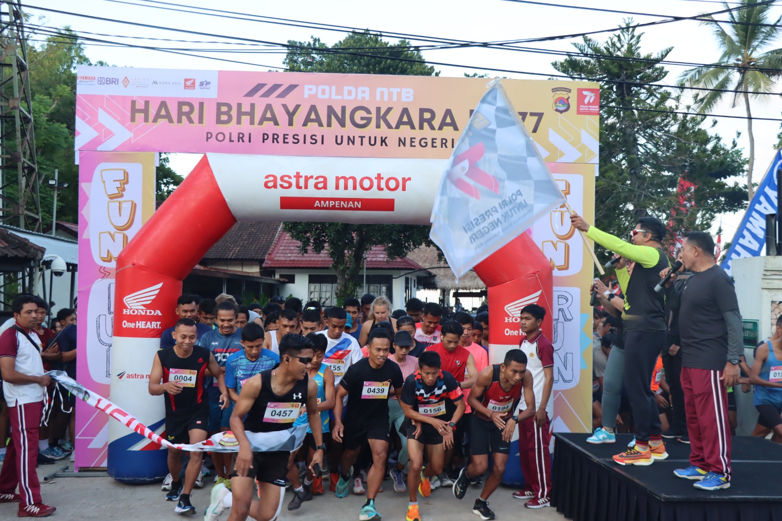 Sukses, Kegiatan Fun Run Bhayangkara ke-77 di Senggigi Berlangsung Meriah