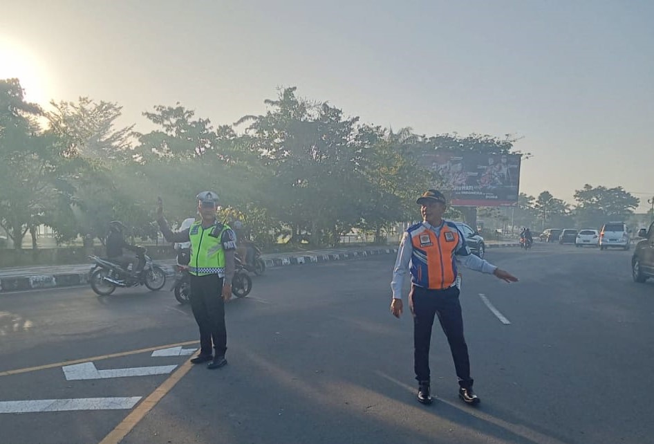 Polres Lombok Barat Gelar Strong Point Pagi, Tegur Pelanggar dan Beri Penerangan