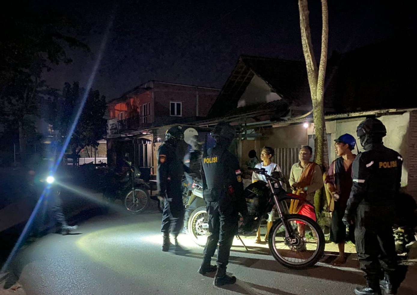 Tim Patroli Perintis Presisi Polres Lombok Barat Mengamankan Situasi Kamtibmas di Wilayah Bajur