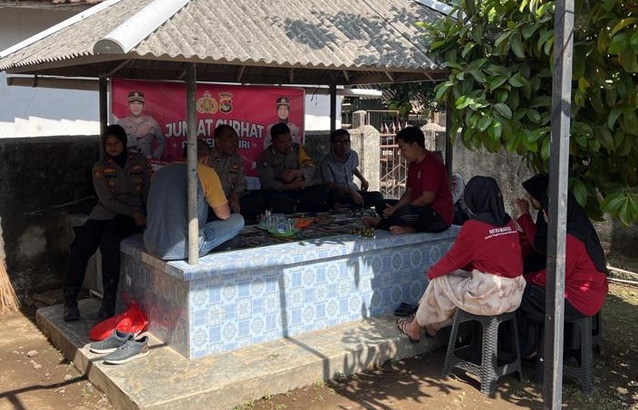Silaturahmi dan Antisipasi Kamtibmas, Kapolsek Kediri Curhat dengan Mahasiswa KKN STIE AMM Mataram