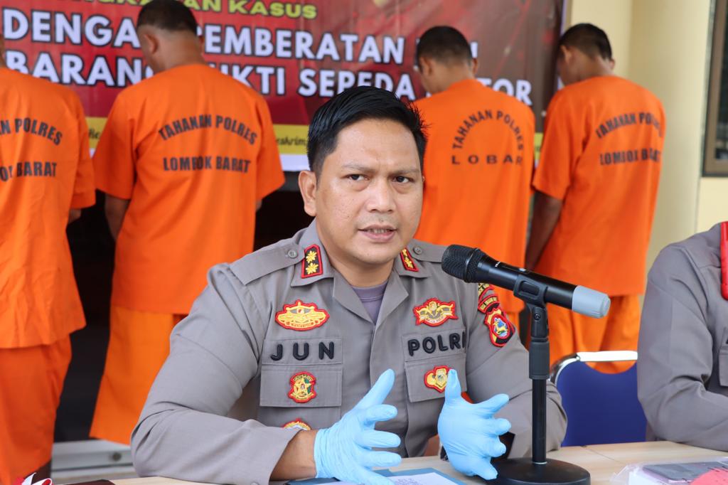 Dua Pencuri Pura-Pura Menolong Korban Kecelakaan Ditangkap Polres Lombok Barat