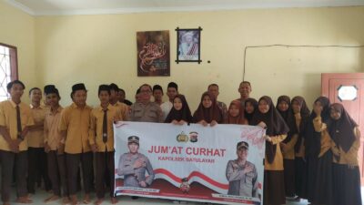 Polisi Ngobrol Seru Bareng Siswa SMA Al-Hamidiyah, Ini yang Dibahas