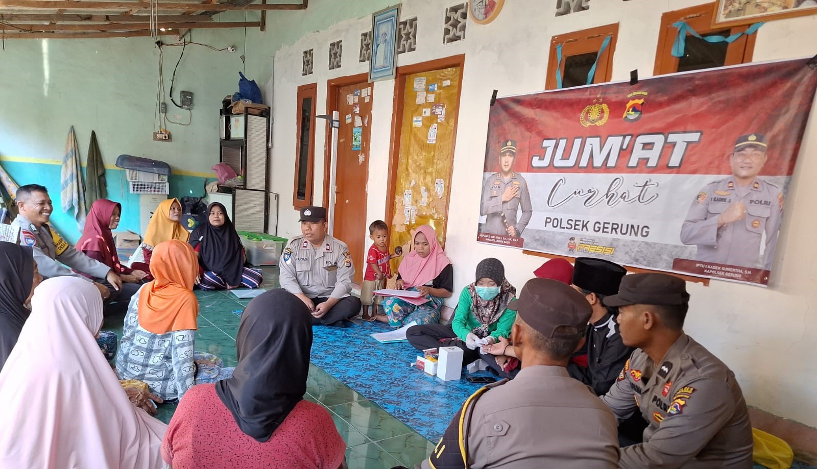 Polsek Gerung Jalin Silaturahmi dengan Warga Melalui Jumat Curhat Polri