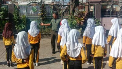 Generasi Muda Lombok Barat Dibekali Cinta Tanah Air melalui Program Babinsa Masuk Pesantren/Sekolah