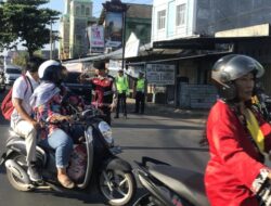 Polsek Batulayar Atur Lalu Lintas Pagi Antisipasi Macet dan Laka Lantas