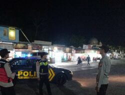 Petugas Patroli Blue Light Cemara 01 Polsek Kawasan Pelabuhan Lembar Pantau Ketat Pelabuhan Lembar