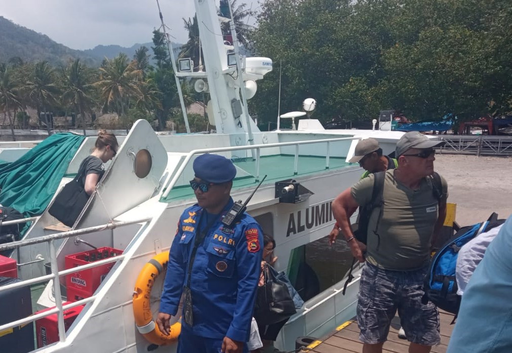 Patroli Pantai Senggigi oleh Sat Polair Polres Lombok Barat untuk Keamanan dan Kenyamanan