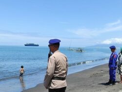 Polair Lombok Barat Edukasi Pemilu 2024 di Pantai Cemare