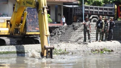 Bersama Masyarakat: Dandim 1606/Mataram dan Kades Beleka Perkuat Kolaborasi dalam pengerjaan Restorasi Sungai