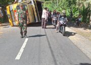 Bhabinkamtibmas dan Babinsa Desa Lembahsari Bersinergi Tangani Kecelakaan Truk Terguling