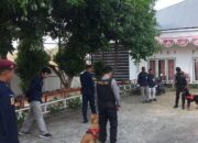 Polisi Patroli dan Sterilisasi Kantor KPU Lombok Barat Jelang Pemilu 2024