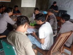 Polsek Kuripan Patroli Dialogis di Panwascam Kuripan Cegah Gangguan Kamtibmas Pemilu 2024