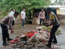 Polsek Sekotong Bersama Masyarakat Desa Pelangan Kompak Bersihkan Sampah Akibat Cuaca Penghujan (2) Polsek Sekotong Bersama Masyarakat Desa Pelangan Kompak Bersihkan Sampah Akibat Cuaca Penghujan