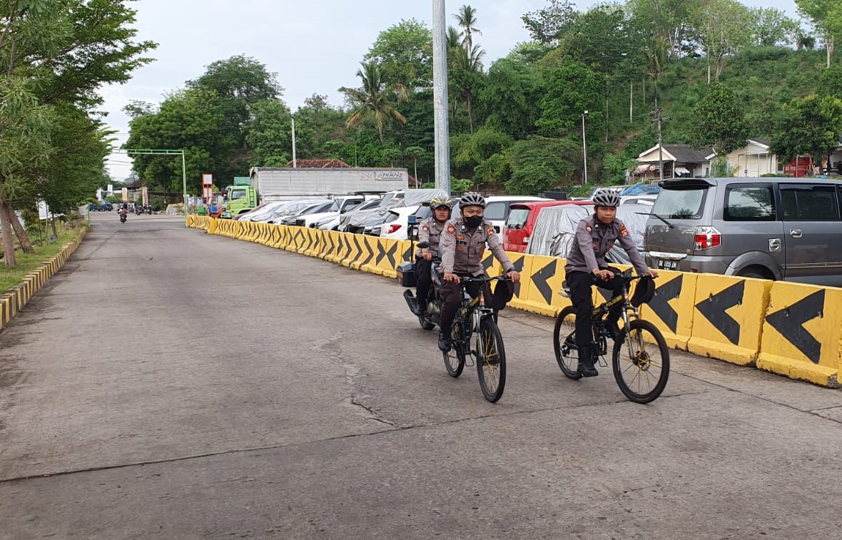 Pos Pelayanan Lembar Gelar Patroli Bersepeda dalam Operasi Lilin Rinjani