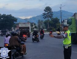 Sat Lantas Polres Lombok Barat Gelar Gatur Sore di Bundaran Gms (1) Sat Lantas Polres Lombok Barat Gelar Gatur Sore di Bundaran Gms