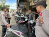Polisi Sosialisasi Pemilu 2024 ke Komunitas Juru Parkir dan Pedagang Buah di Lombok Barat