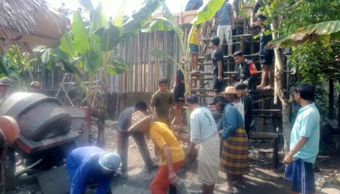 Gotong-Royong Tempat Ibadah: Babinsa Jempong Baru Terlibat Aktif dalam Pengecoran Mushola