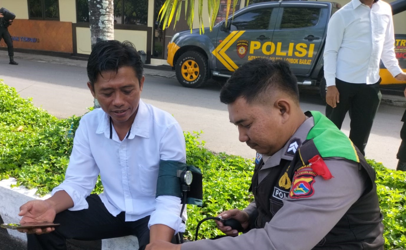 Pengecekan Kesehatan dan Apel Kesiapsiagaan dalam Operasi Mantap Brata Rinjani di Polres Lombok Barat