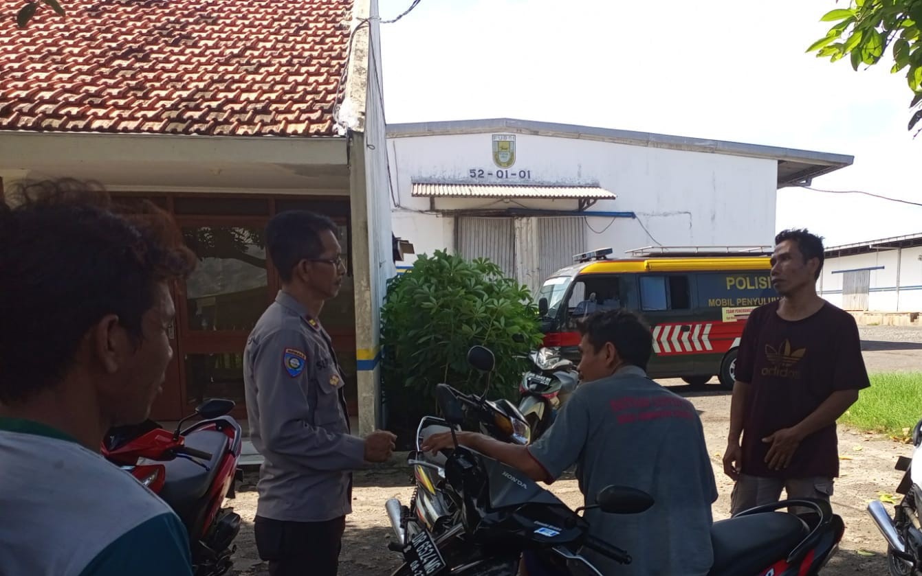 Polres Lombok Barat Sosialisasikan Pentingnya Kamtibmas di Kalangan Buruh Gudang Pupuk