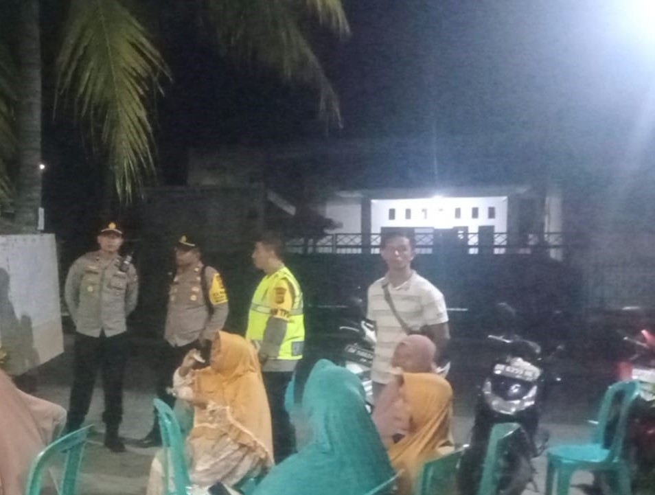 Patroli Blue Light Polsek Labuapi Terangi TPS di Malam Rekapitulasi