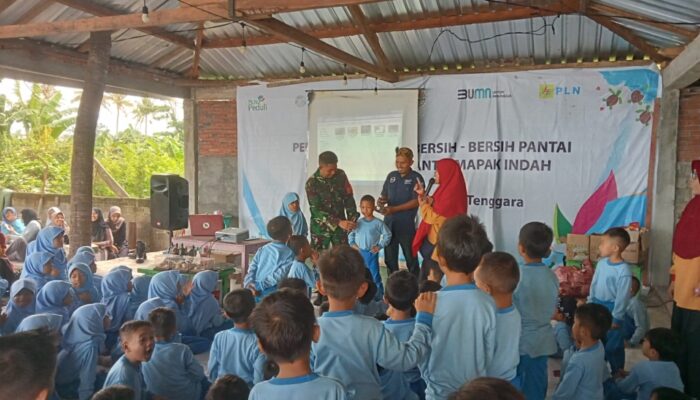 Anak-anak TK Al-Hamidi Diajak Babinsa Koramil 1606-09/Ampenan Menyanyikan Lagu Nasional dan Mengenal Simbol Negara