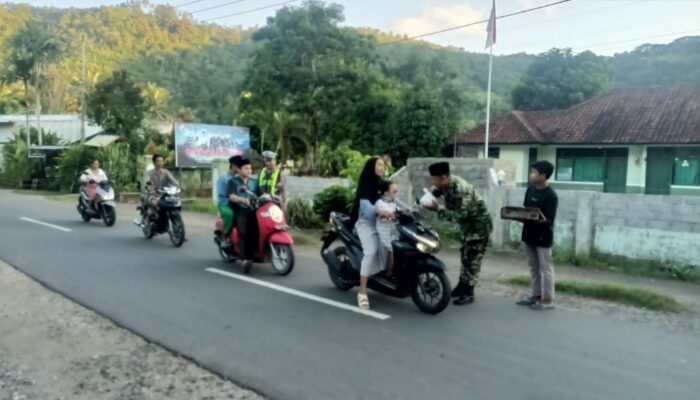 Sinergitas: Kolaborasi Antara Aparat dan Pemuda dalam Acara Takjil Ramadan