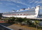 Kedatangan Kapal Pesiar Pacific Adventure