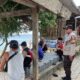 Patroli Polsek Sekotong Ciptakan Situasi Aman di Dermaga Tembowong