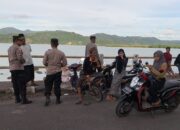 Personil Polsek Sekotong Amankan Aktivitas Ngabuburit di Batu Nangkok