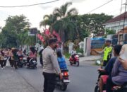 Polsek Kediri dan Pramuka Berbagi Takjil di Bulan Ramadhan (1) Polsek Kediri dan Pramuka Berbagi Takjil di Bulan Ramadhan