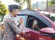 Senyum Semangat di Bulan Ramadhan, 200 Paket Takjil Dibagikan di Pelabuhan Lembar