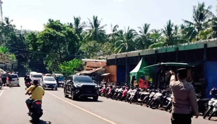 Libur Akhir Pekan, Polsek Batulayar Sisir Jalan Raya dan Makam Keramat Batulayar, Cegah Kejahatan