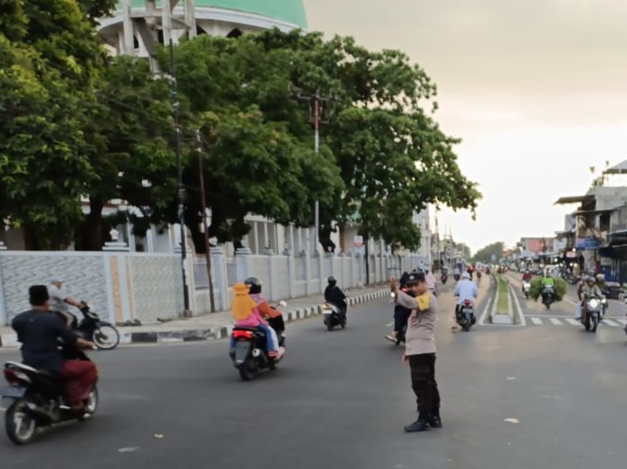 Polsek Kediri Gelar Pengaturan Lalu Lintas Sore