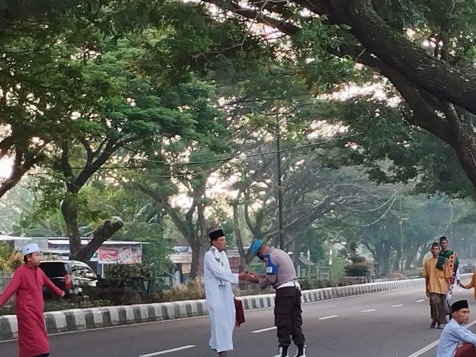 Ribuan Umat Muslim di Kuripan Laksanakan Sholat Ied dengan Khusyuk, Pengamanan Berjalan Lancar
