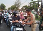 Ramadan Berbagi: Taruna Akmil TNI-Polri Sajikan Takjil dan Senyum di Mataram